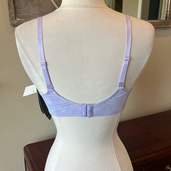 Umbro Performance Bra Lilac Lavender New Womens 34B Underwire Support - Picture 9 of 16